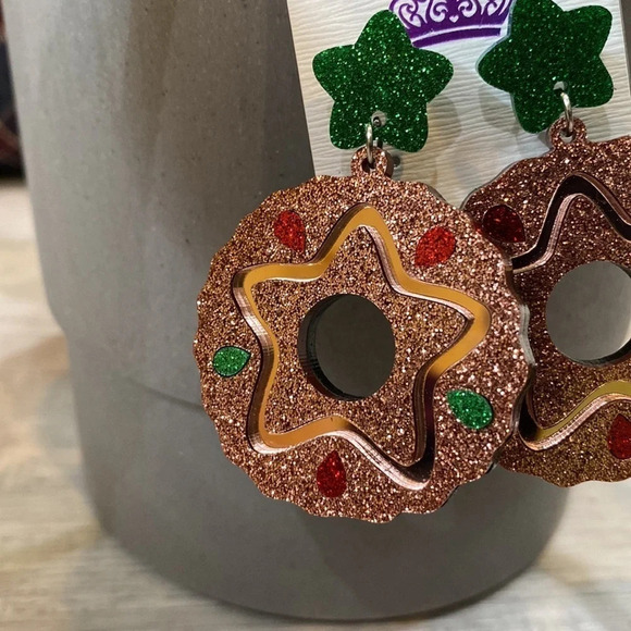 Festive Christmas Earrings Bronze Sparkly Wreath - Picture 1 of 3